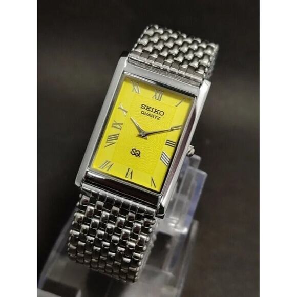 Vintage Style Seiko Quartz Mens Silver Watch & Yellow accents W/ Metal Strap - Picture 6 of 7